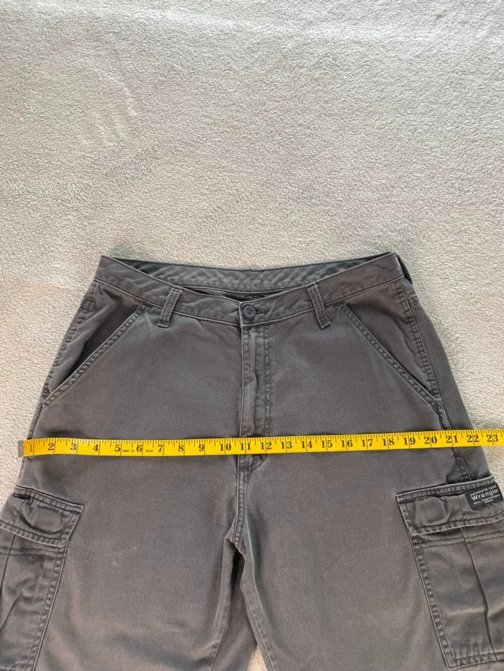 Wrangler Authentic Issue Men's 32 Gray Cargo Shorts Y2K Utility Workwear